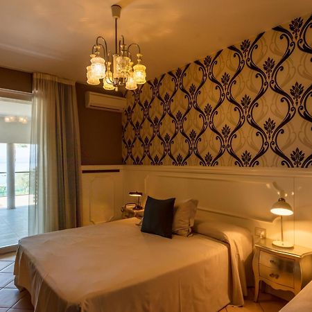 Hotel Maximilian Bardolino Room photo