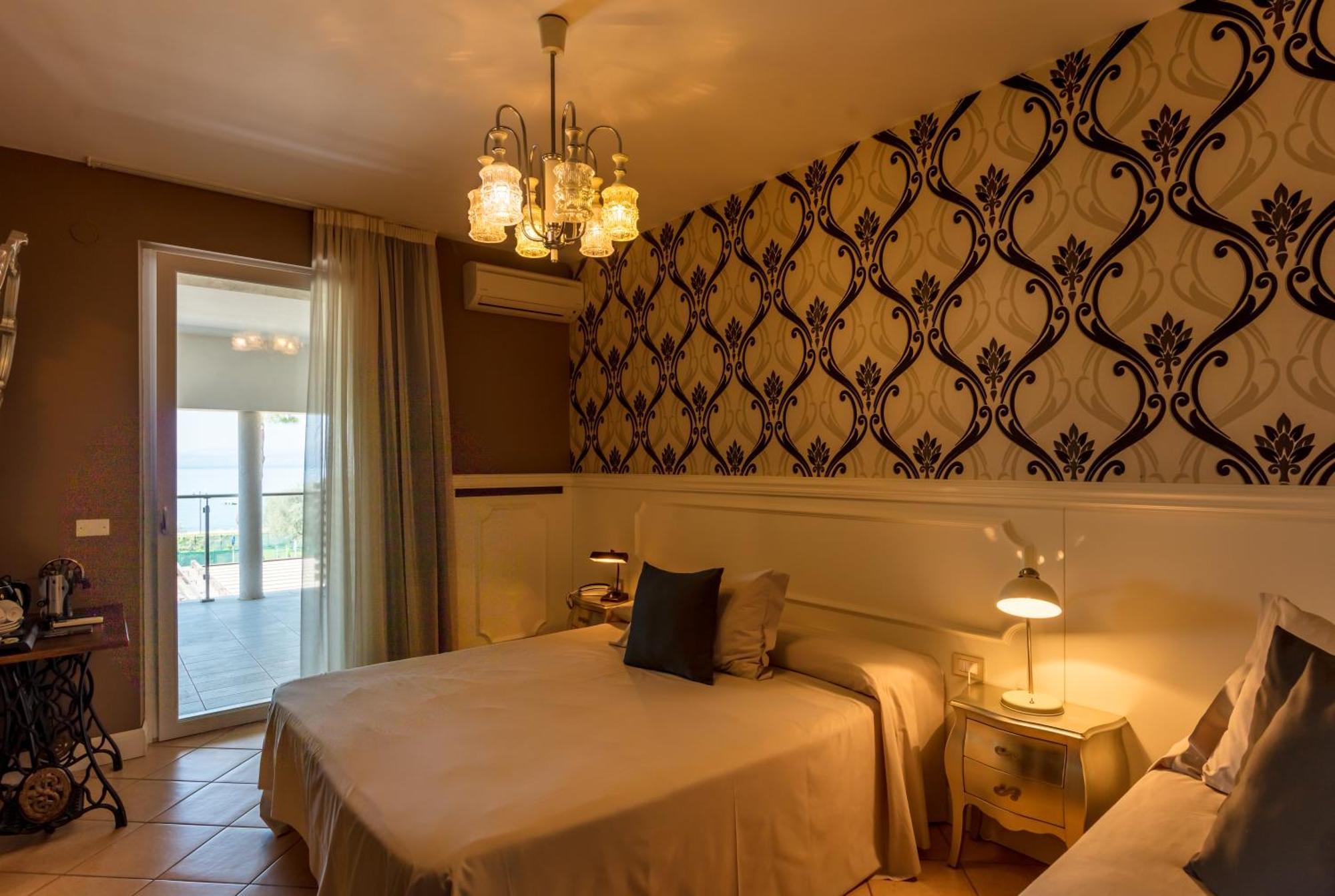 Hotel Maximilian Bardolino Room photo