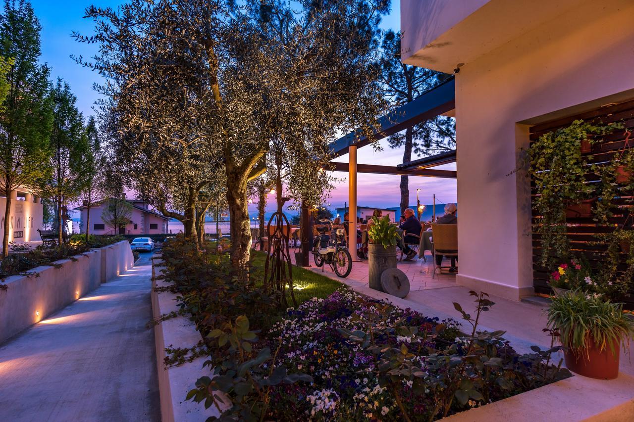 Hotel Maximilian Bardolino Exterior photo